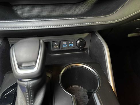 Used 2022 Toyota Highlander LE image 34