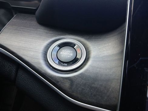 Used 2023 Jeep Grand Cherokee L Limited w/ Black Appearance Package image 17