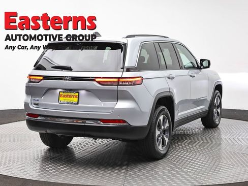 Used 2022 Jeep Grand Cherokee Limited 4xe w/ Luxury Tech Group II AWD/4WD image 5