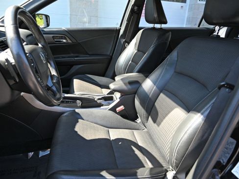 Used 2017 Honda Accord Sport image 10