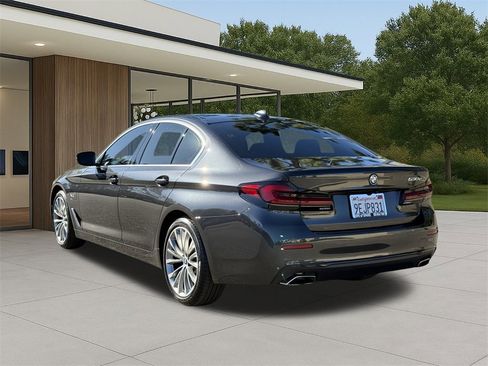 Certified 2023 BMW 530e w/ Convenience Package image 10