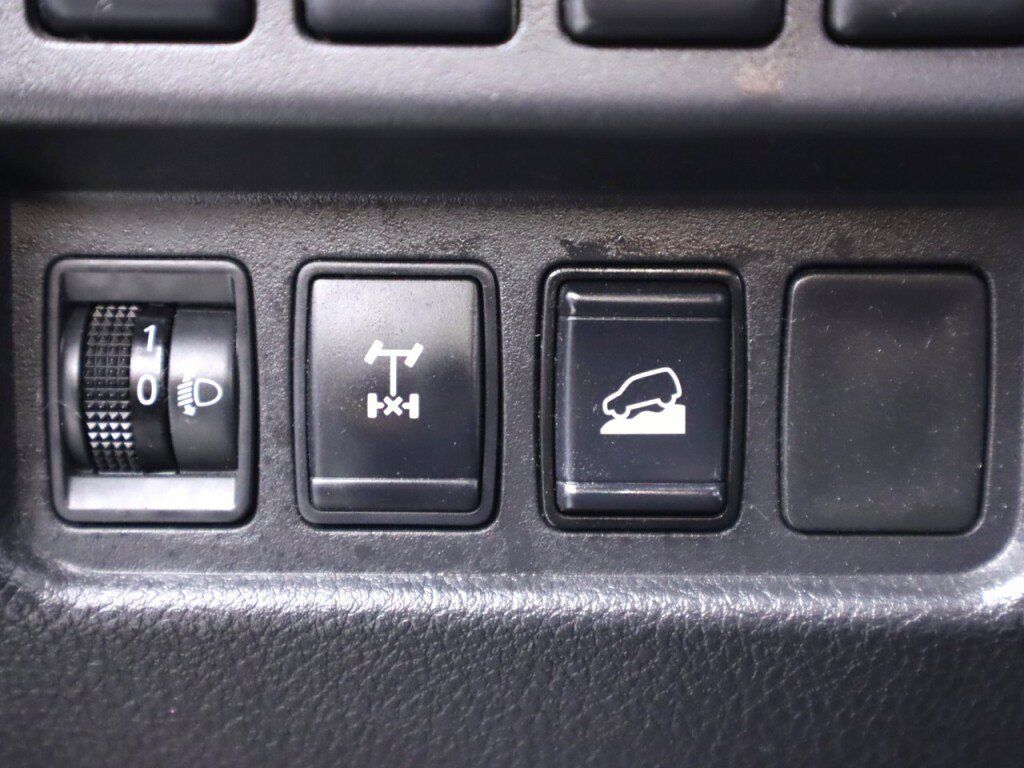 Used 2022 Nissan Titan PRO-4X w/ Pro-4x Convenience Package AWD/4WD image 11