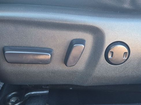 Used 2015 Toyota Camry SE w/ Moonroof Package FWD image 26