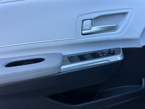 New 2026 Toyota Sienna XLE image 10