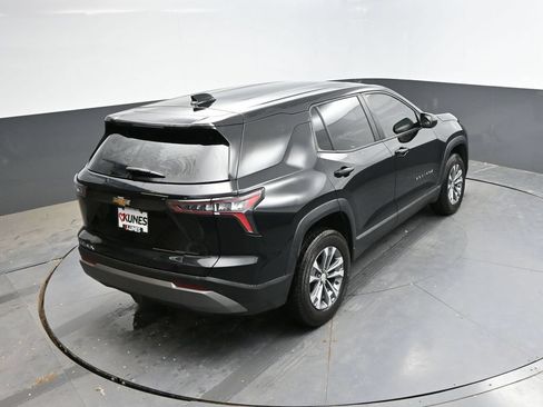 Used 2025 Chevrolet Equinox LT FWD image 29
