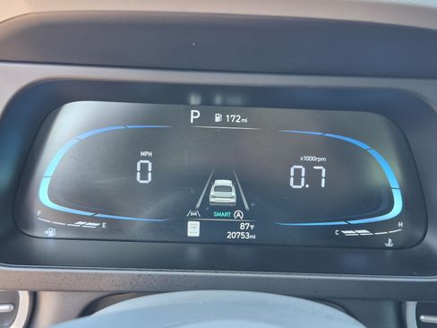 Used 2025 Hyundai Elantra SE FWD image 29