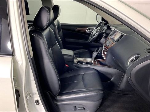 Used 2019 Nissan Pathfinder Platinum image 10