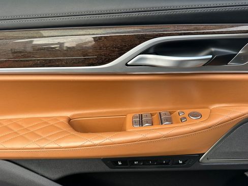 Used 2022 BMW 750i xDrive w/ Luxury Rear Seating Package image 12