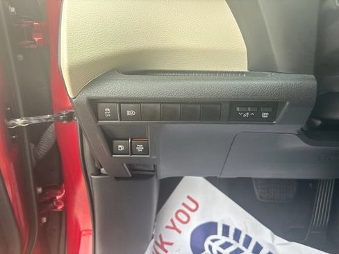 Used 2021 Toyota Sienna XLE FWD image 38