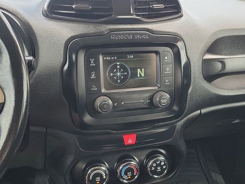 Used 2017 Jeep Renegade Latitude FWD image 22