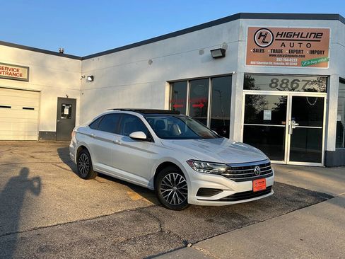 Used 2019 Volkswagen Jetta SE FWD image 2