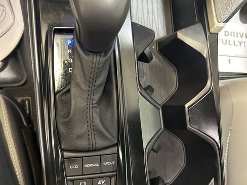 Used 2025 Toyota Camry SE w/ Convenience Package AWD/4WD image 30