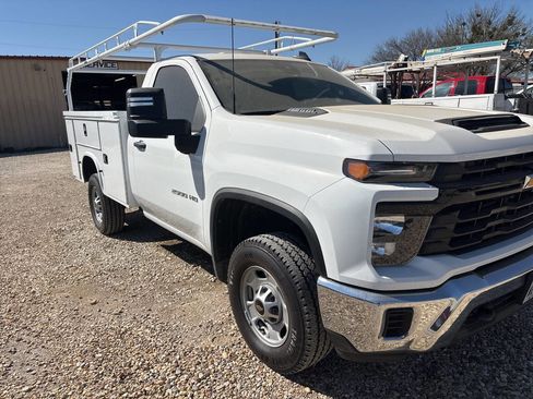 Used 2025 Chevrolet Silverado 2500 W/T image 12
