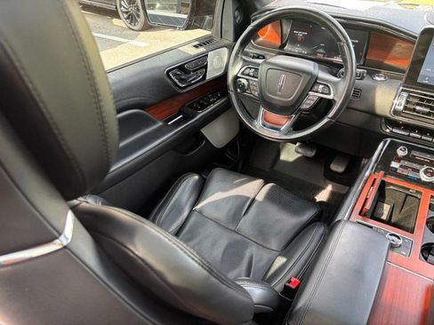 Used 2021 Lincoln Navigator Reserve w/ Luxury Package AWD/4WD image 13