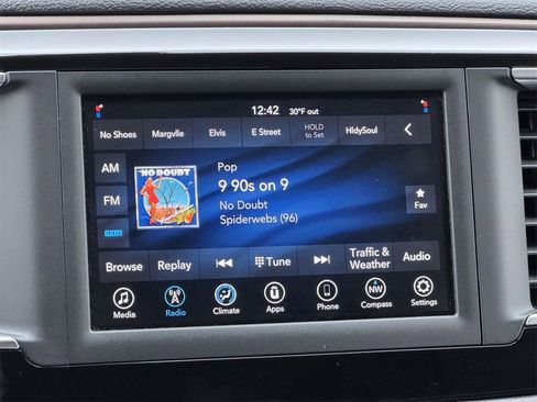 Used 2020 Chrysler Voyager Lxi image 3