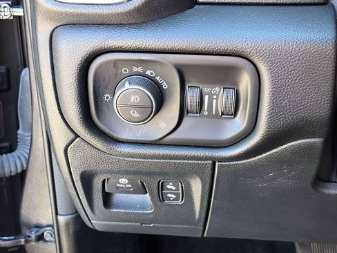 Used 2023 RAM 1500 Laramie AWD/4WD image 18