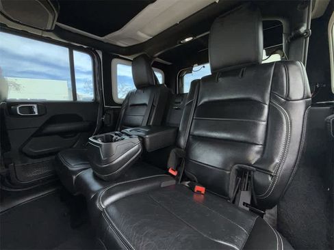 Used 2019 Jeep Wrangler Unlimited Sahara image 13
