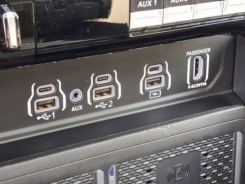 Used 2025 RAM 2500 Limited AWD/4WD image 24