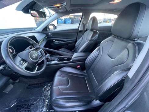 Used 2025 Hyundai Elantra Limited image 28