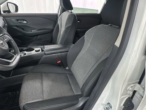 Used 2023 Nissan Rogue SV image 10