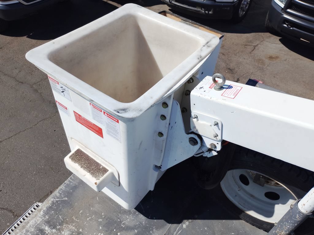 Used 2010 Ford F550 2WD Regular Cab Super Duty image 28