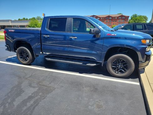 Used 2019 Chevrolet Silverado 1500 Custom Trail Boss w/ Custom Convenience Package AWD/4WD image 4