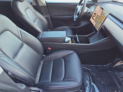 Used 2021 Tesla Model Y Long Range image 12