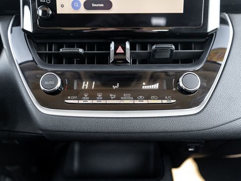 Certified 2024 Toyota Corolla LE image 29