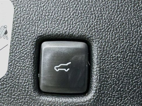 Used 2020 Ford Escape Titanium AWD/4WD image 31
