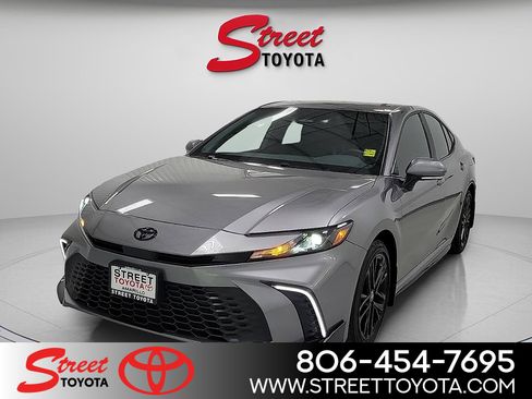 Used 2026 Toyota Camry SE image 1