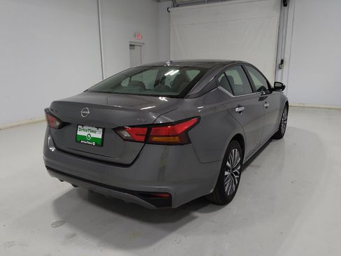 Used 2024 Nissan Altima 2.5 SV FWD image 9
