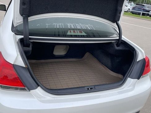 Used 2011 Toyota Avalon Limited image 27