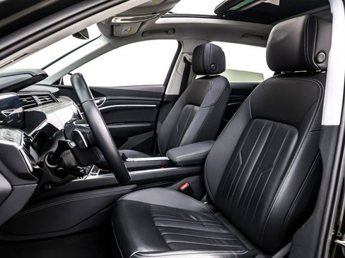 Used 2022 Audi e-tron Premium w/ Convenience Plus Package image 18