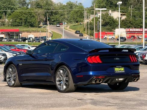 Used 2019 Ford Mustang GT RWD image 2