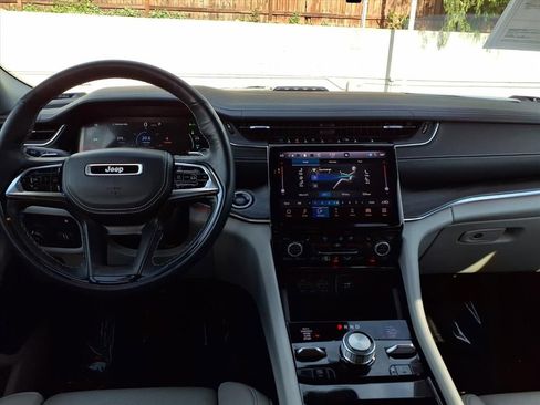 Used 2022 Jeep Grand Cherokee Overland w/ Advanced Protech Group III image 18