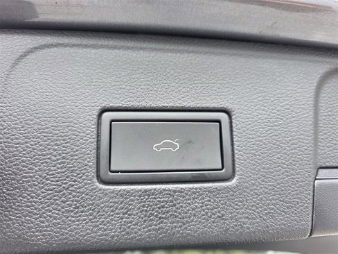 Used 2022 Volkswagen Atlas SEL image 19