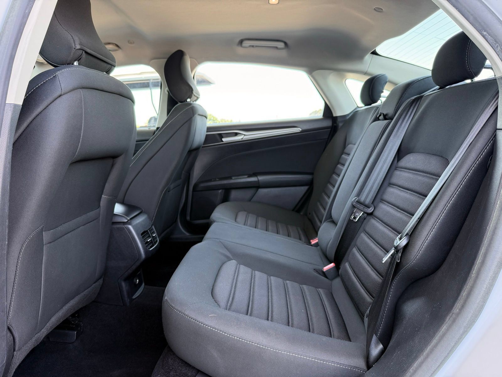 Used 2019 Ford Fusion SE FWD image 19