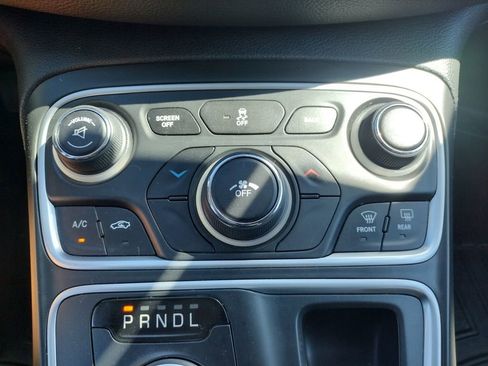 Used 2016 Chrysler 200 LX FWD image 24