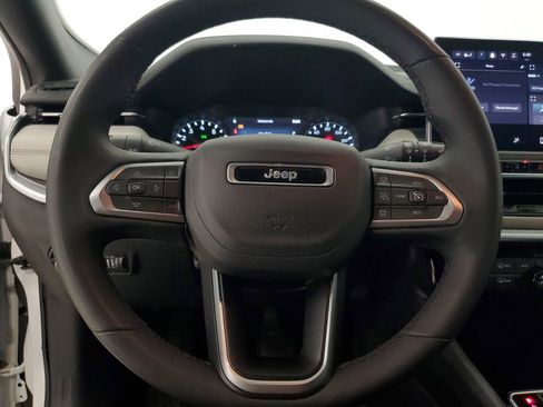 Used 2025 Jeep Compass Limited image 13