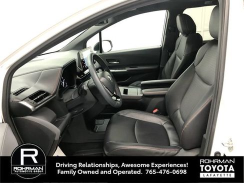 Used 2023 Toyota Sienna XSE FWD image 11