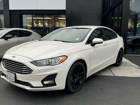 Used 2020 Ford Fusion SE w/ Equipment Group 151A image 4