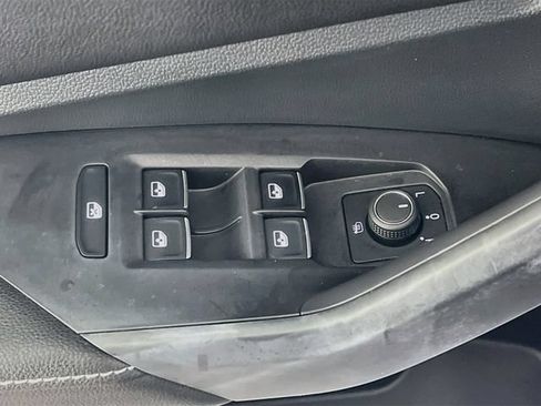 Used 2023 Volkswagen Jetta SE FWD image 12