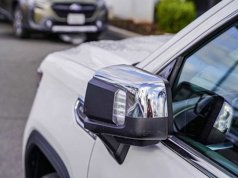 Used 2024 GMC Sierra 1500 SLT image 9