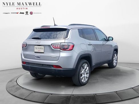 Used 2022 Jeep Compass Latitude AWD/4WD image 16