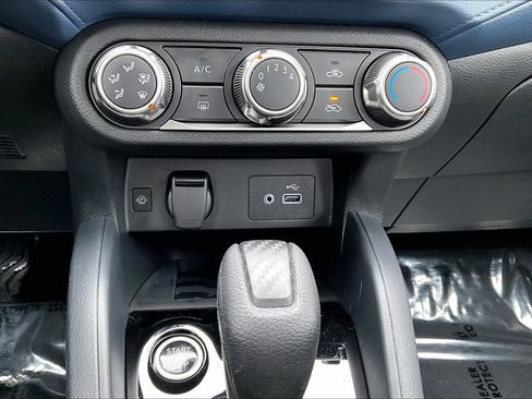 Used 2025 Nissan Versa SV w/ Trunk Package image 8