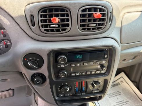 Used 2005 Chevrolet TrailBlazer LS w/ LS Preferred Equipment Group AWD/4WD image 16