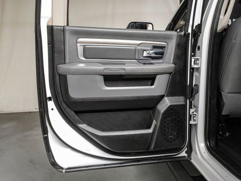 Used 2017 RAM 2500 SLT image 43