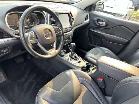 Used 2017 Jeep Cherokee Trailhawk image 20