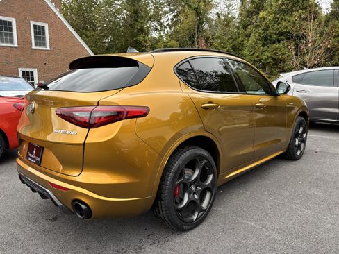 Used 2022 Alfa Romeo Stelvio Veloce AWD/4WD image 5