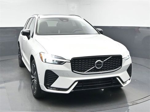 Used 2023 Volvo XC60 B5 Plus w/ Climate Package image 2